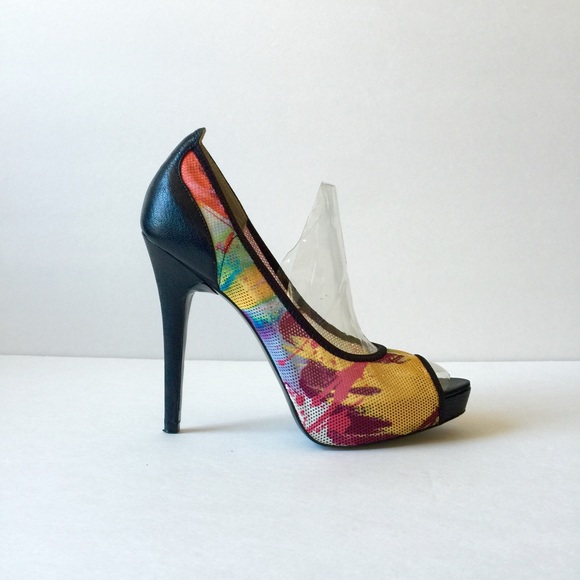 Report Signature: Mesh Stilettos - Picture 2 of 4