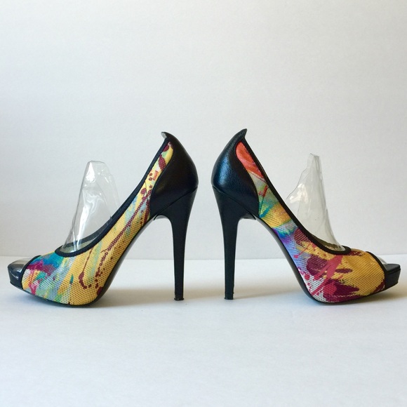 Report Signature: Mesh Stilettos - Picture 4 of 4