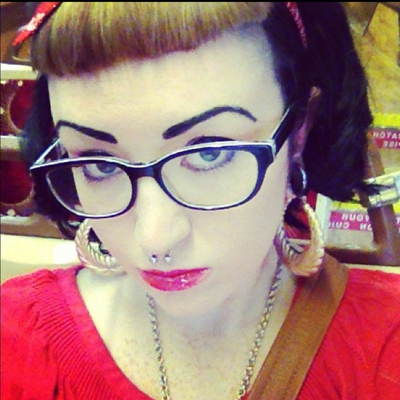 Meet your Posher, Christa, Owner of VdBoutique!💜 - Picture 8 of 8