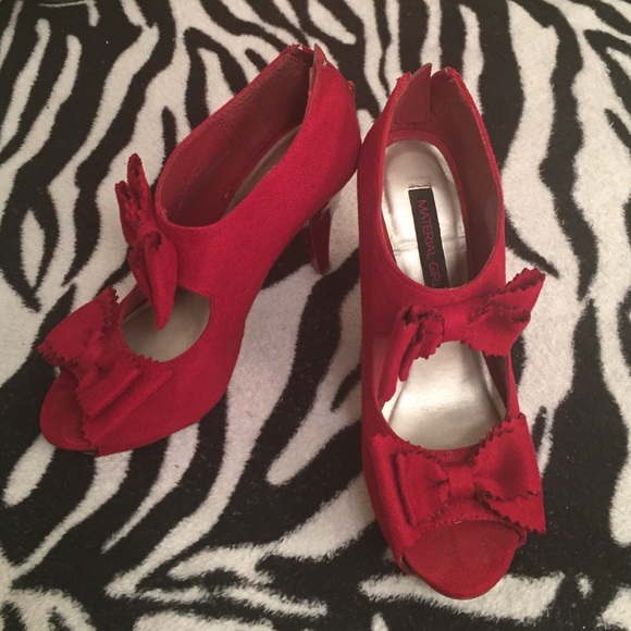 Red bow heels