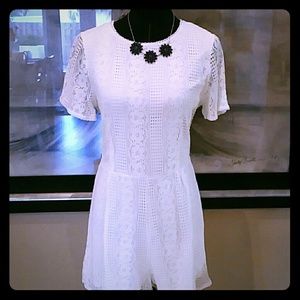 Romeo & Juliet Couture Large NWT White Romper