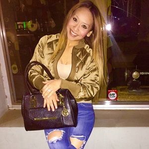 ANNE KLEIN 🦁 Shimmer Down Black Handbag!