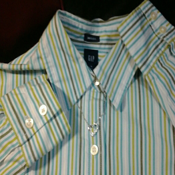 Gap  Shirt. - Picture 2 of 4