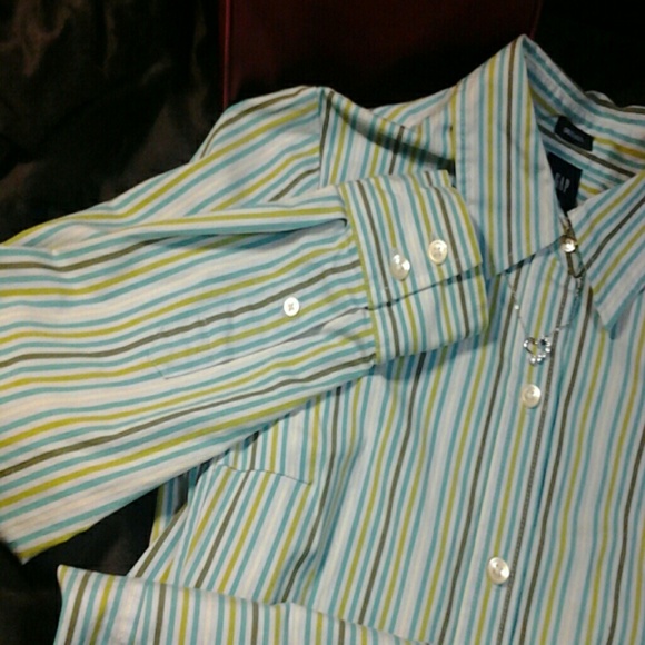 Gap  Shirt. - Picture 3 of 4