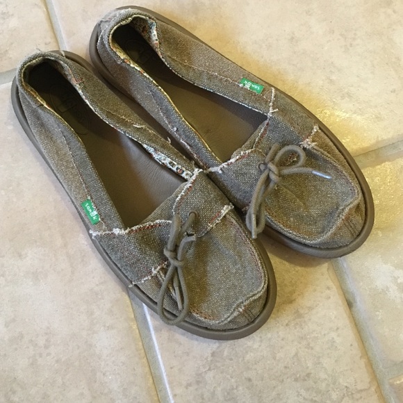 Sanuk Size 8 Slip Ons