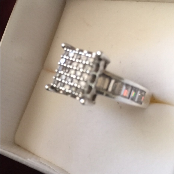 Beautiful 925 Sterling Silver and diamond ring