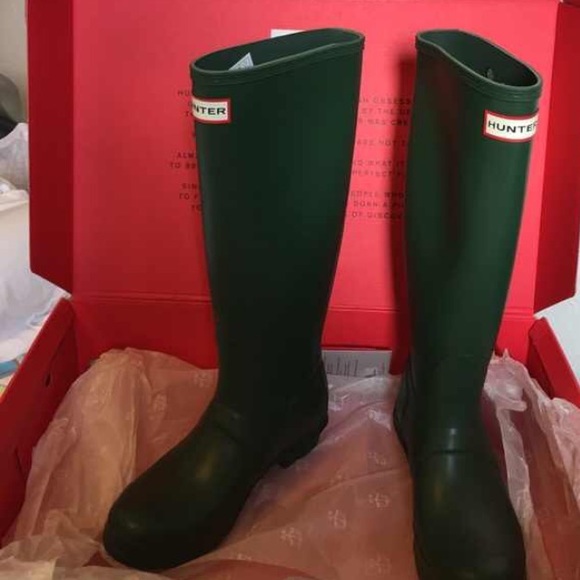 🍾Host Pick❤️ NIB Tall Hunter green Hunter boots - Picture 2 of 4