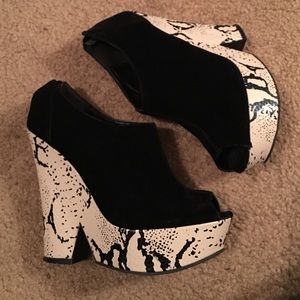 Size 8 black and cream heels.