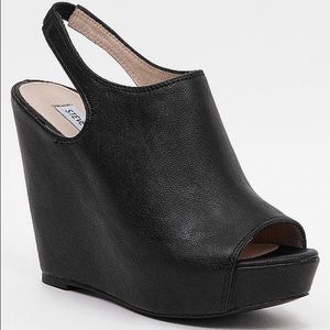 Steve Madden Black Wedges