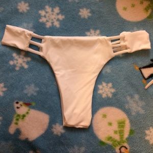 NWT M WHITE BRAZILIAN BIKINI BOTTOMS