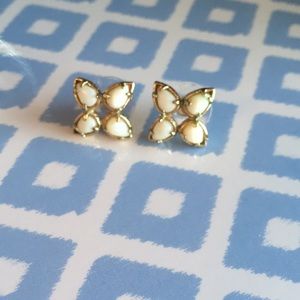 Kendra Scott Tavi Stud Earrings in White Pearl