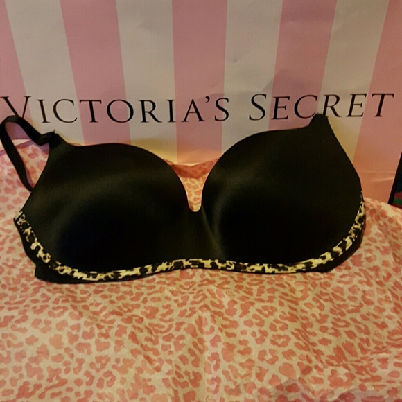 VS 32D fits like 32C bra