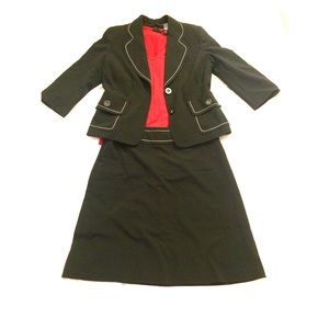 Skirt suit w red shirt - some stretch/flattering