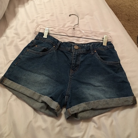 Super cute blue wash denim high waisted shorts