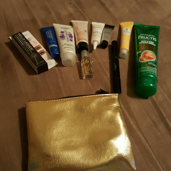 Makeup - Picture 1 of 4