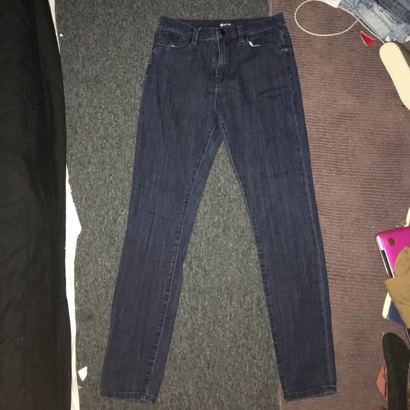 URBAN OUTFITTERS DARK WASH JEANS