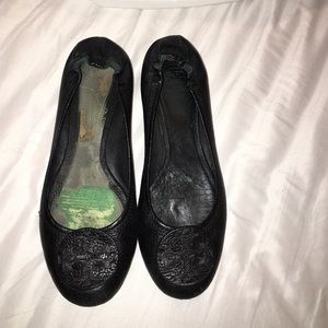 Matte black Tory butch flats 9.5