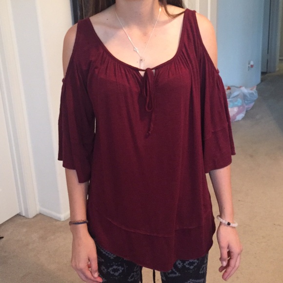 Tillys maroon top