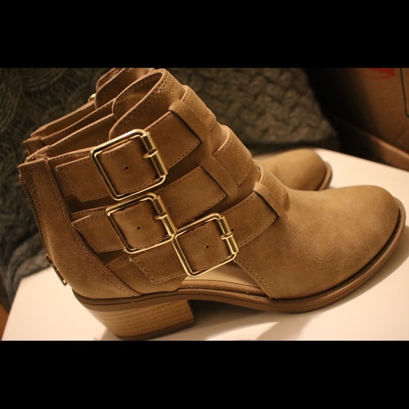 NEVER BEEN WORN- cute beige booties :)