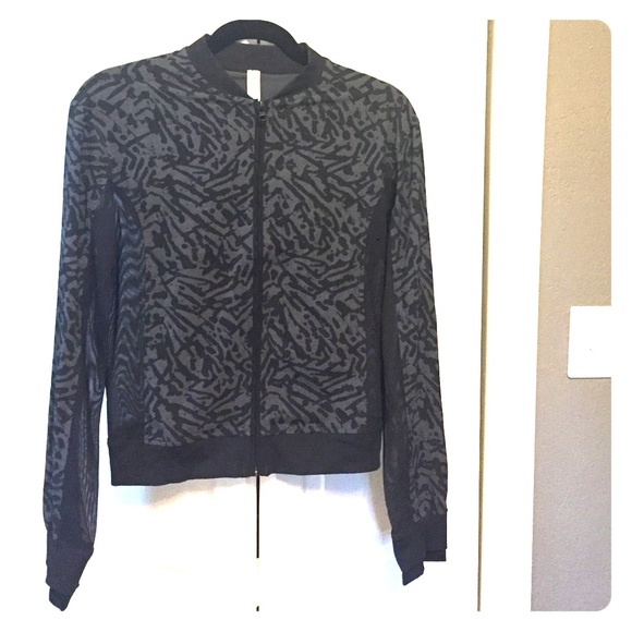 Lululemon Hot to Street mesh jacket