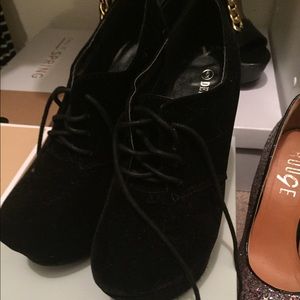 Blacks "velvet" closed toe wedge