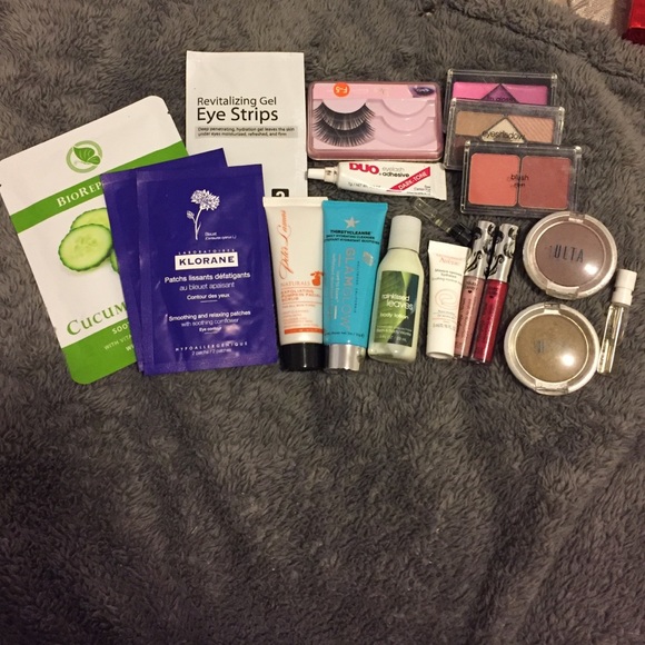 Cosmetic bundle 👄💄