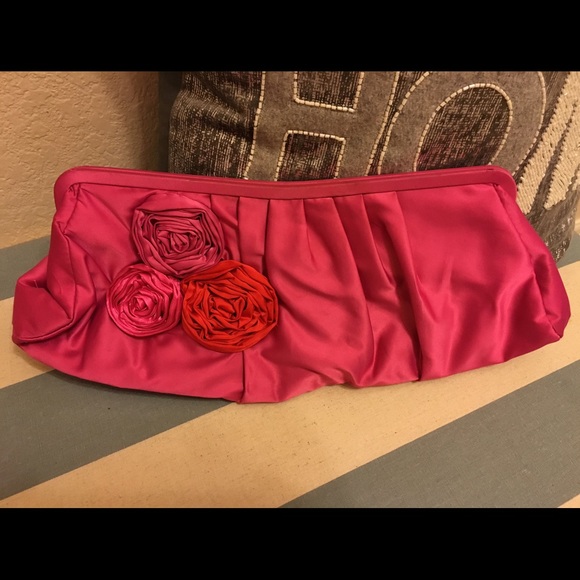 Express fuchsia clutch