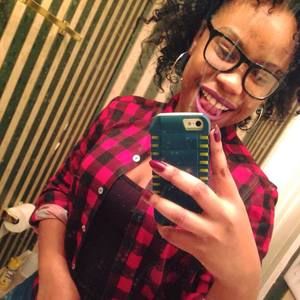 Meet your Posher, Alexis