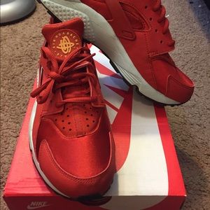 Nike Huarache Red