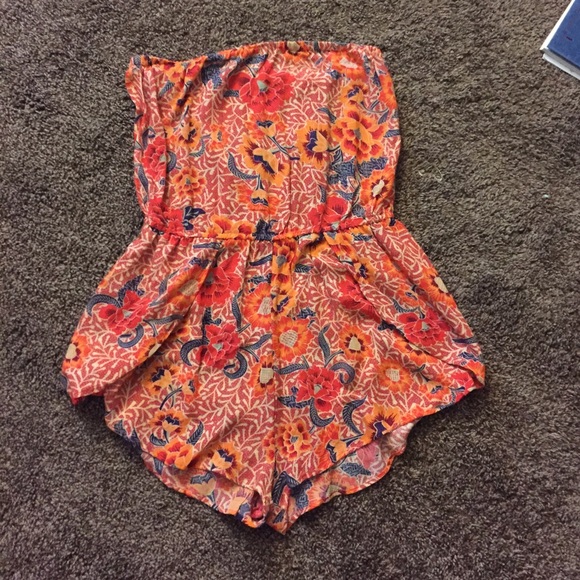 BILLABONG strapless romper!