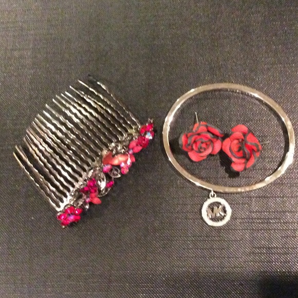 BEAUTIFUL COMB JULEP NAIL POLISH INCLUDED! - Picture 2 of 4