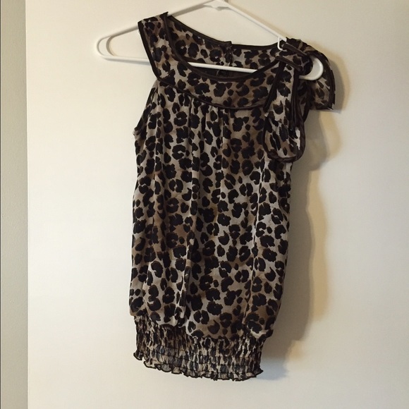 Leopard print sleeveless bow top