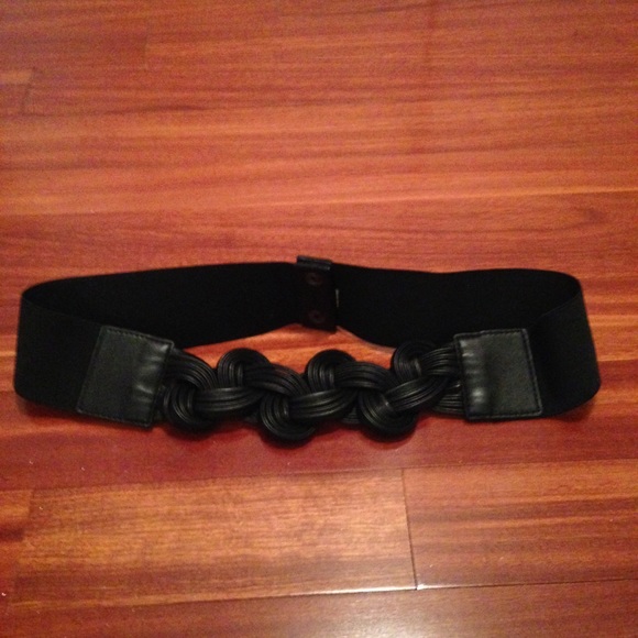 Twist Front Belt