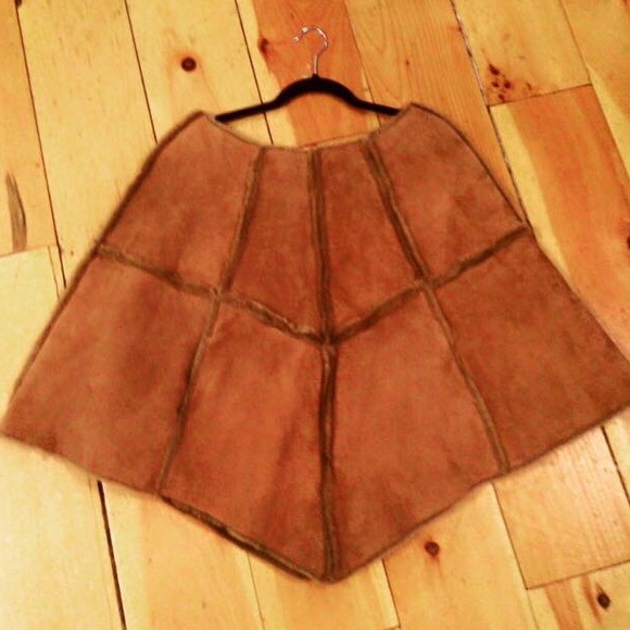 UGG AUSTRALIA CHESTNUT SHEARLING PONCHO. SIZE X/S