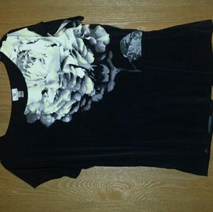 Black perplum top with flower pattern