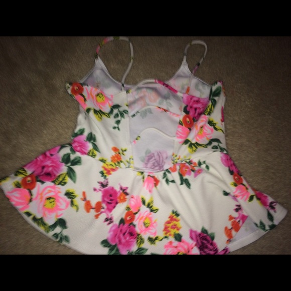 cute flower shirt •traded• SOLD - Picture 2 of 2