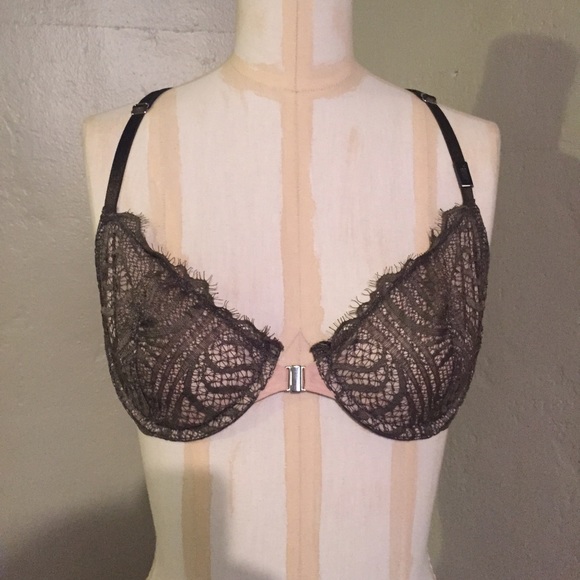 VS Brand New with tags Bra! 💜 - Picture 2 of 3