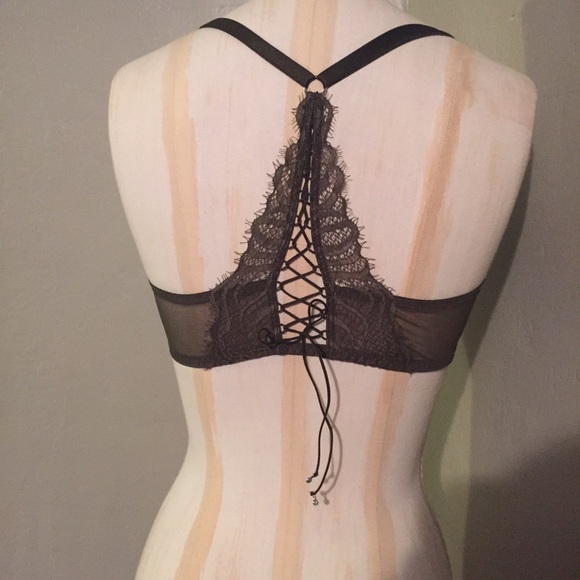 VS Brand New with tags Bra! 💜 - Picture 3 of 3