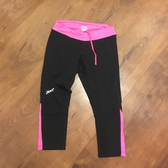 Size small black and pink spot Capri