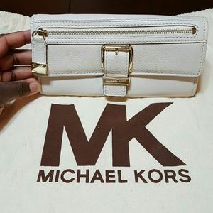 Creme Michael Kors wallet