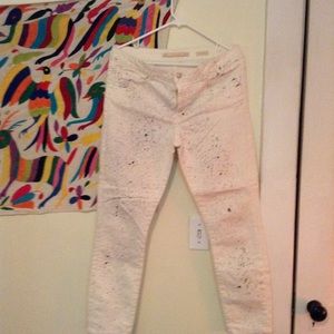 Zara white splattered jeans. Like new. Worn 2x