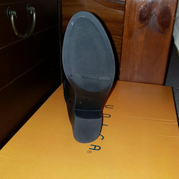 Boots - Picture 3 of 4