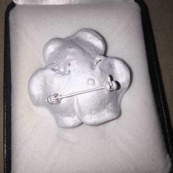 Women white Flower with crystals ceramic brooch - Picture 2 of 2