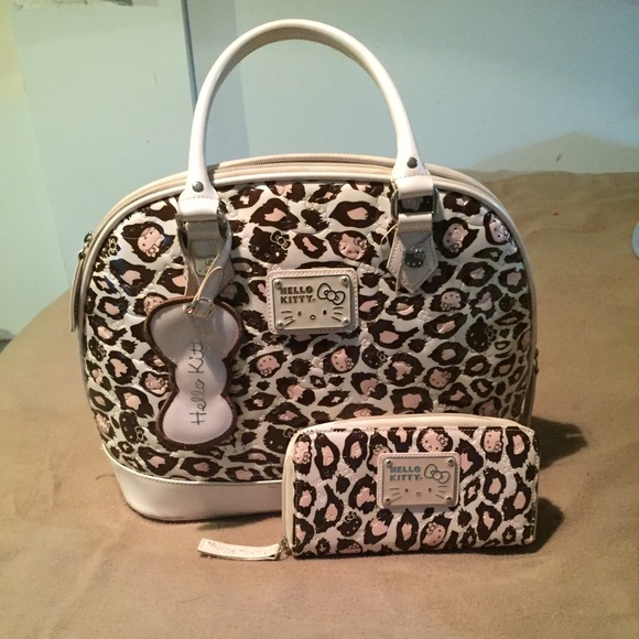 Hello kitty purse with matching wallet