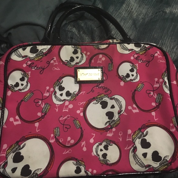 ⭐️SALE!!⭐️💞Betsey Johnson skull bag 👜
