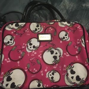 ⭐️SALE!!⭐️💞Betsey Johnson skull bag 👜