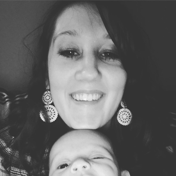 Meet your Posher, Laura - Picture 2 of 3