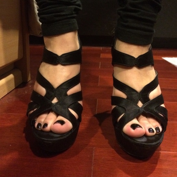 Size 6 BeBe Satin Platform heel