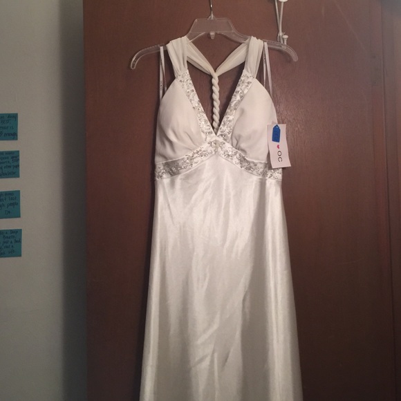 Ivory formal gown - Picture 1 of 4