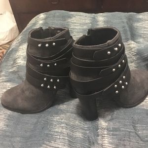 ⭐️SALE⭐️Cute black booties💞